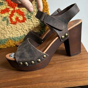 Mila Paoli Dark Brown Leather Platform Studded 1970’s Inspired Size 8